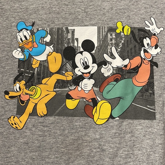 5/$25 ⭐️ Disney t-shirt - Picture 2 of 4